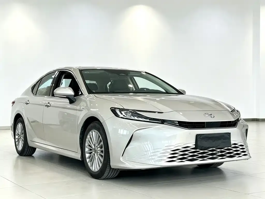 Toyota Camry — фото 4