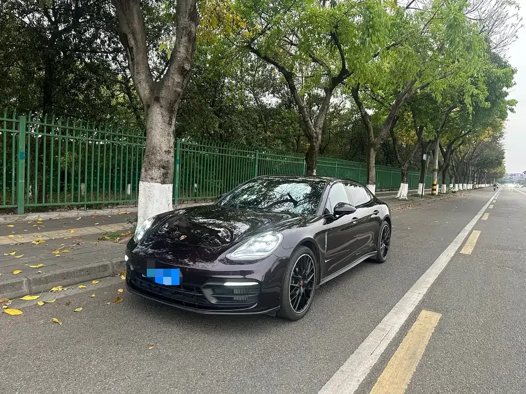 Porsche Panamera — фото 1