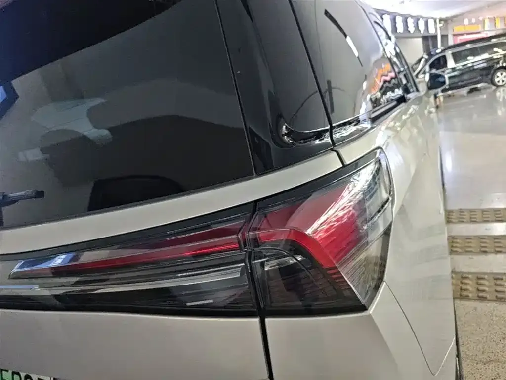 Buick GL8 Hybrid — фото 2