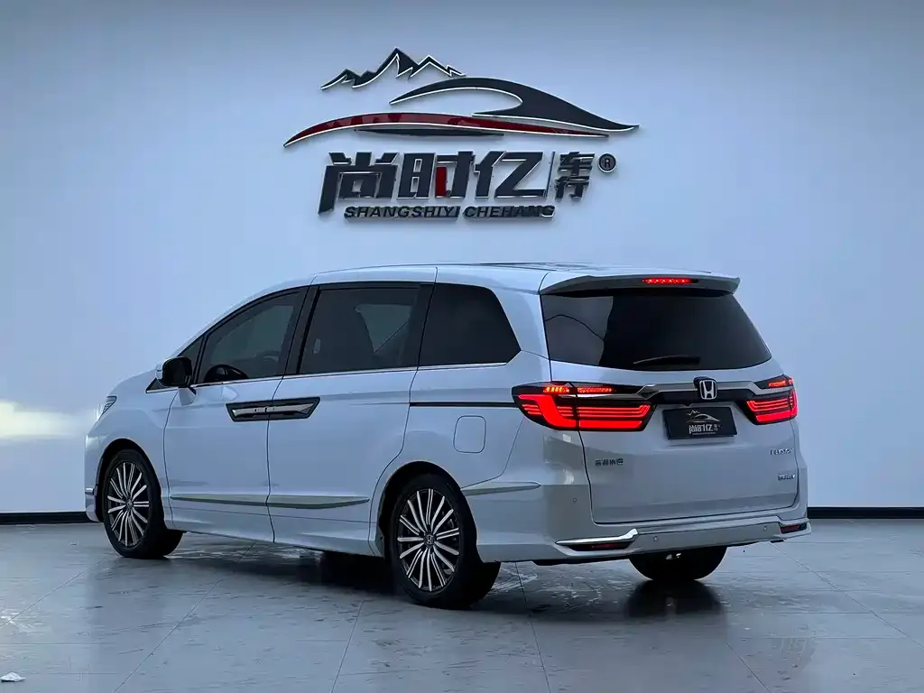 Honda Elysion 2024 из CN, фото 4