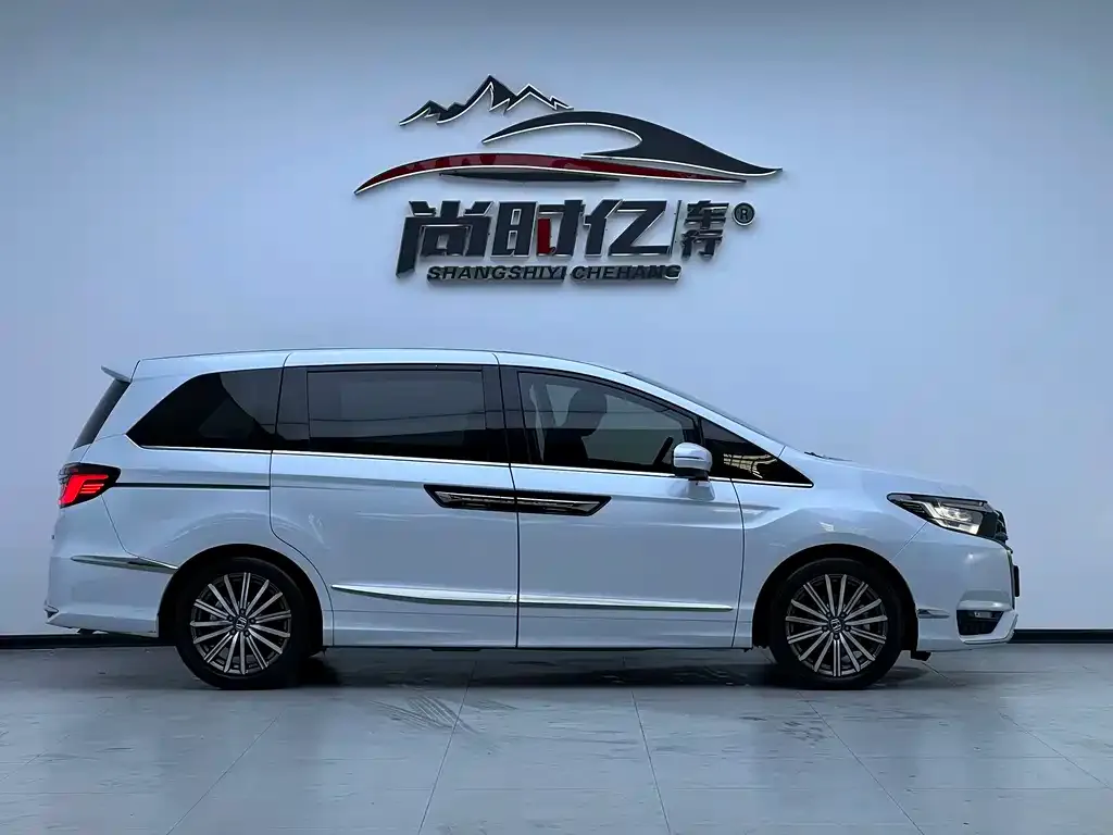 Honda Elysion 2024 из CN, фото 7