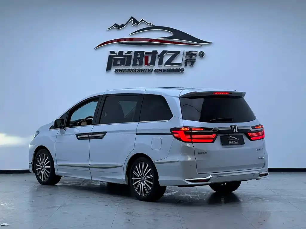 Honda Elysion 2024 из CN, фото 6