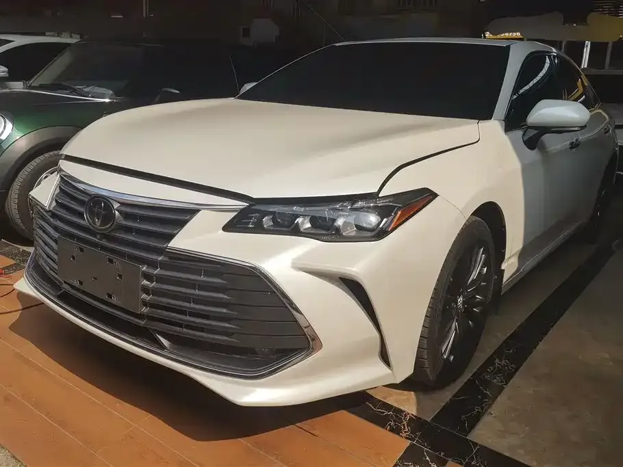 Toyota Avalon — фото 1