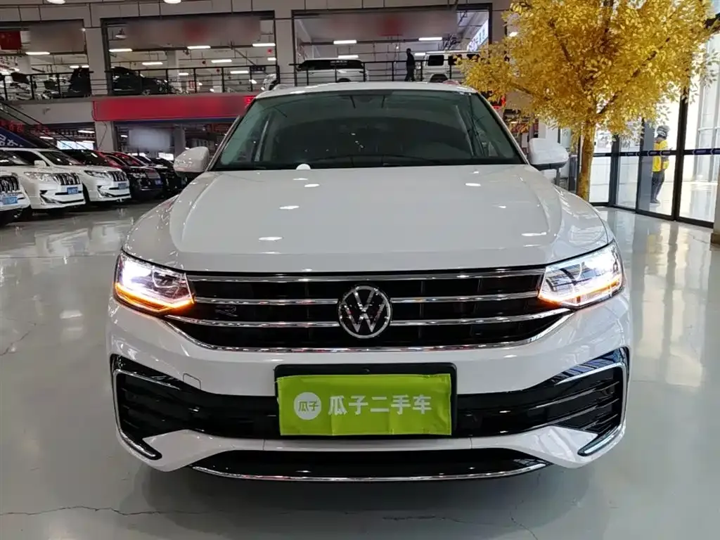 Volkswagen Tiguan L — фото 8
