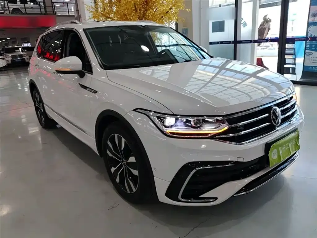Volkswagen Tiguan L — фото 4