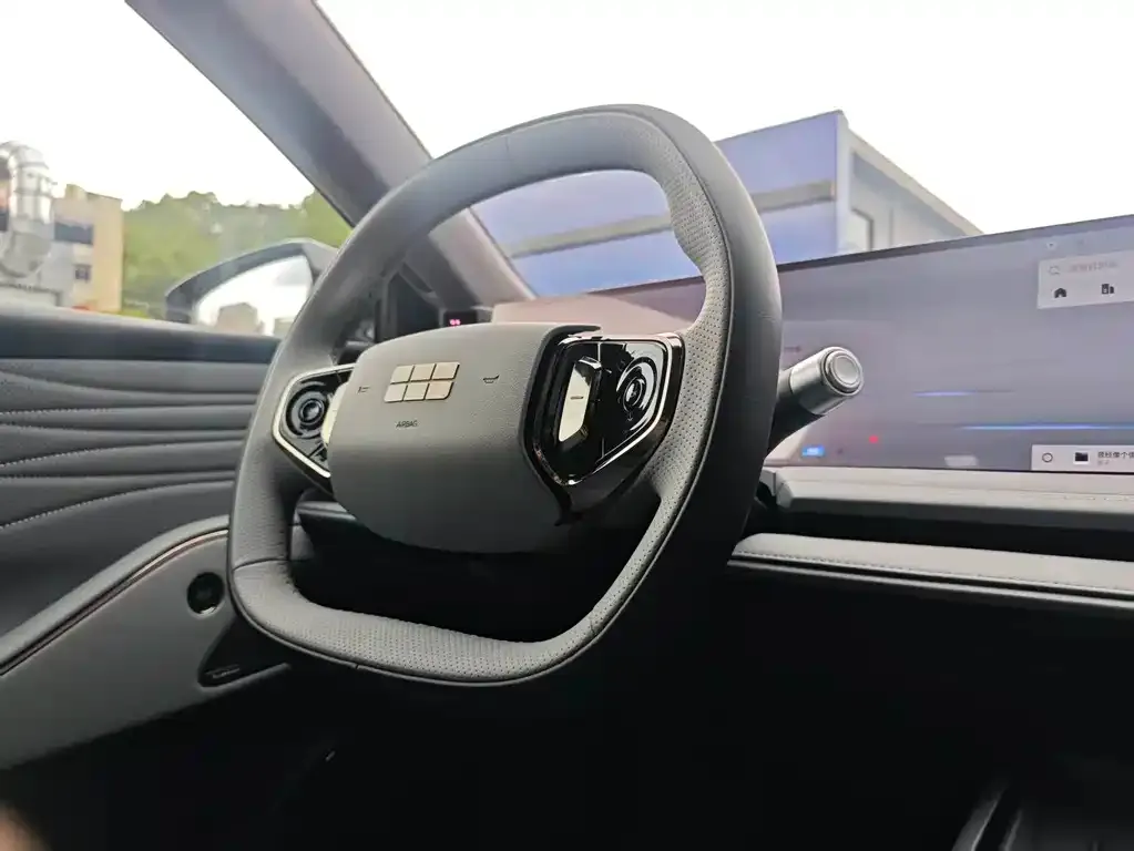 Geely Galaxy E8 — фото 6