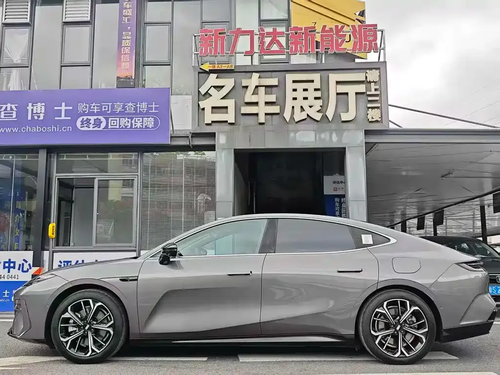 Geely Galaxy E8 — фото 10