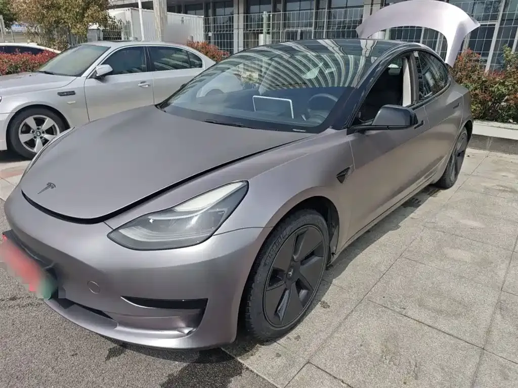 Tesla Model 3 — фото 1