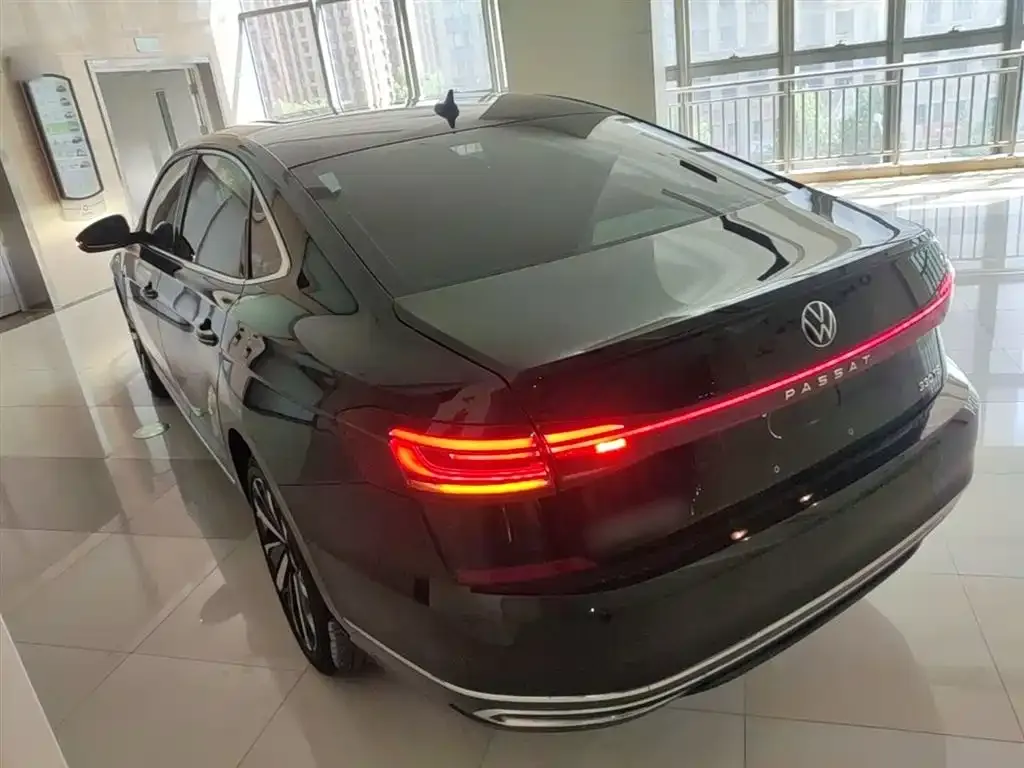 Volkswagen Passat — фото 8