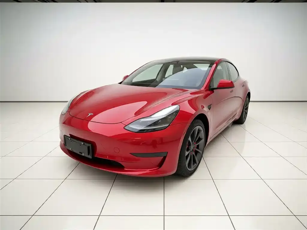 Tesla Model 3 — фото 1