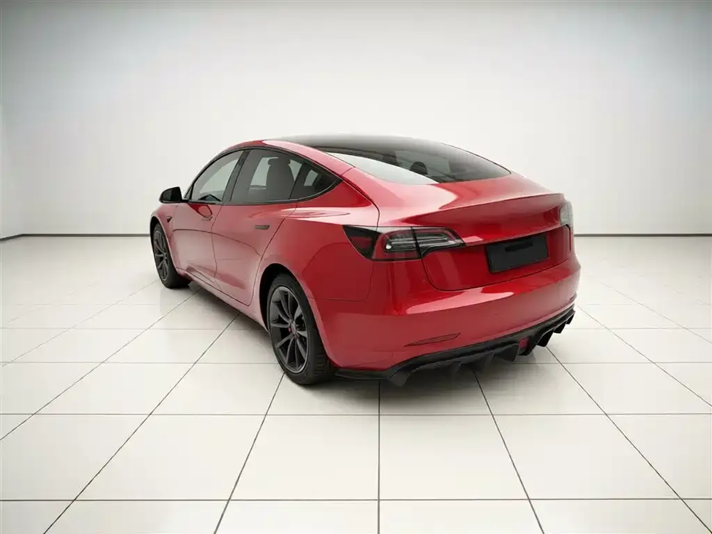Tesla Model 3 — фото 5