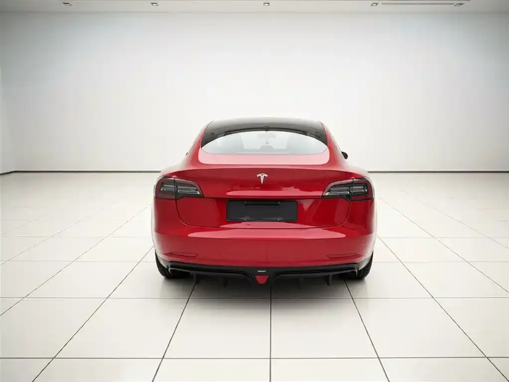Tesla Model 3 — фото 8