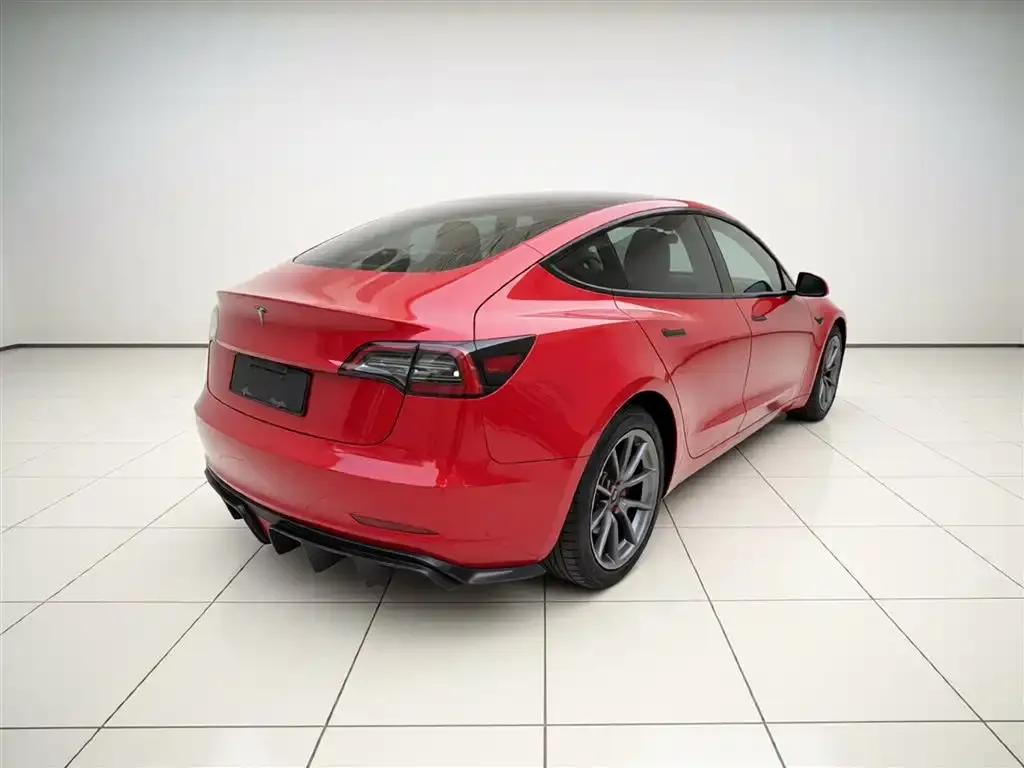 Tesla Model 3 — фото 6
