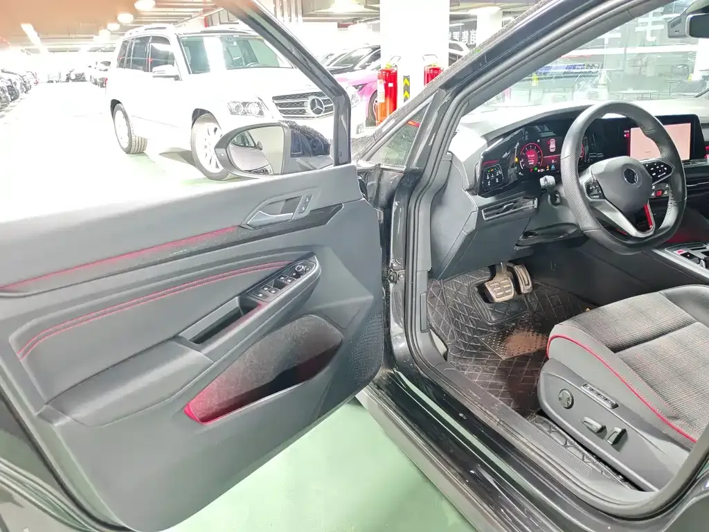 Volkswagen Golf GTI — фото 10