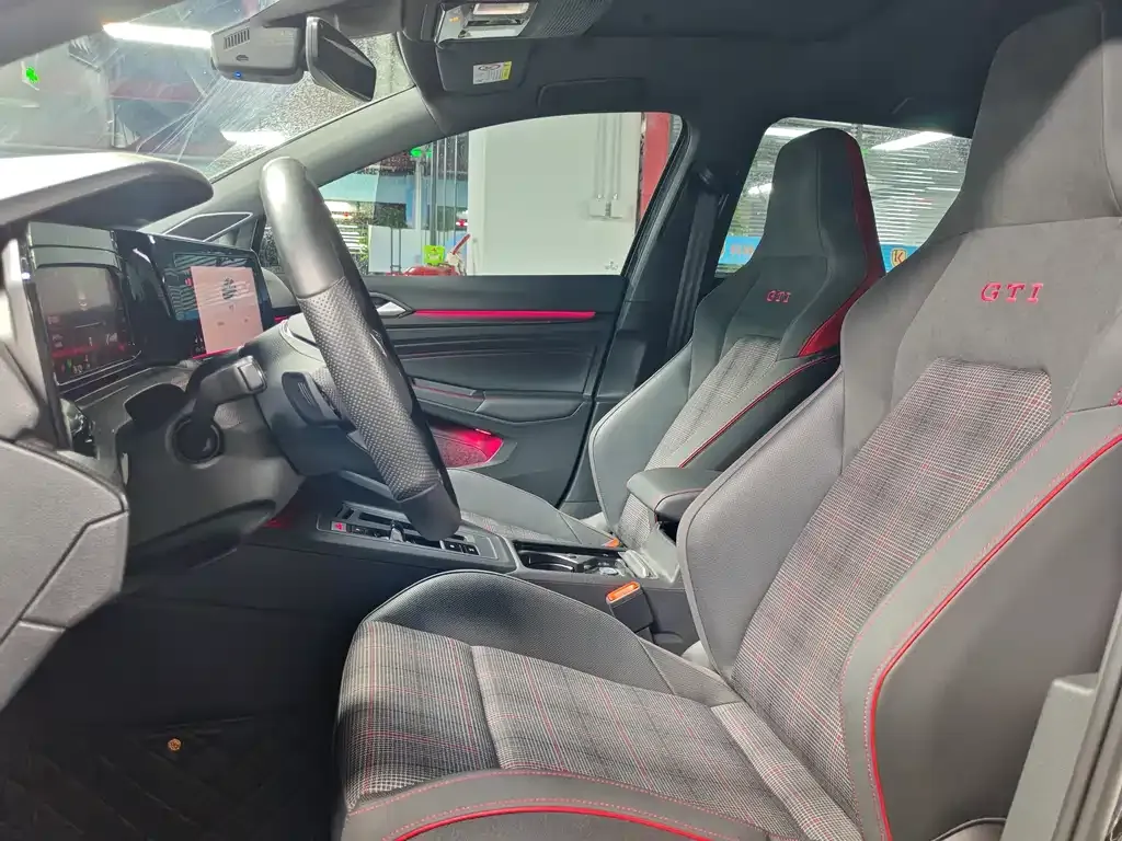 Volkswagen Golf GTI — фото 9