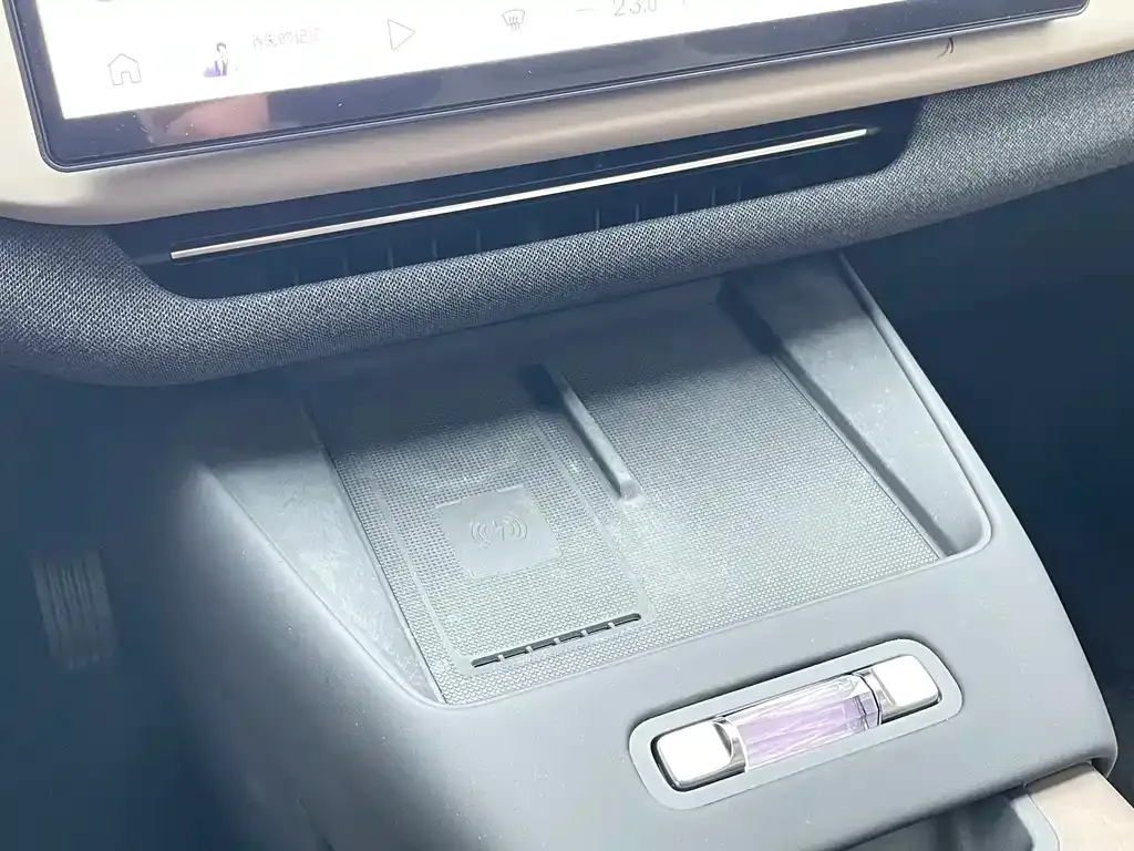 Volvo XC70 Plug-in Hybrid 2025 из CN, фото 4