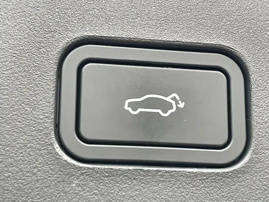 Volvo XC70 Plug-in Hybrid 2025 из CN, фото 9