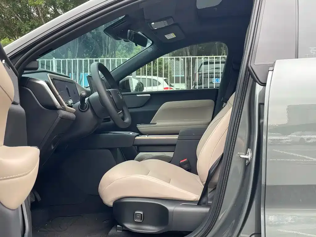 Volvo XC70 Plug-in Hybrid 2025 из CN, фото 3