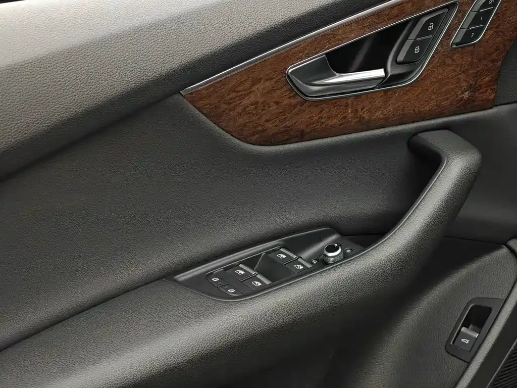 Audi Q7 2021 из CN, фото 4