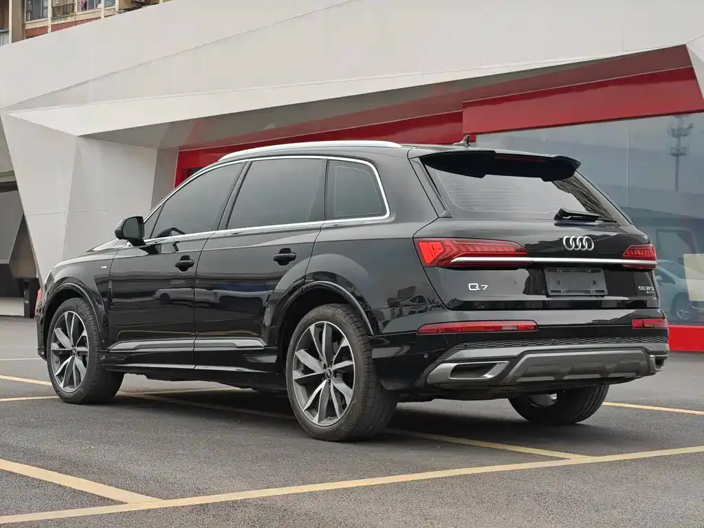 Audi Q7 2021 из CN, фото 2
