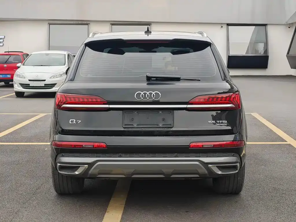 Audi Q7 2021 из CN, фото 10