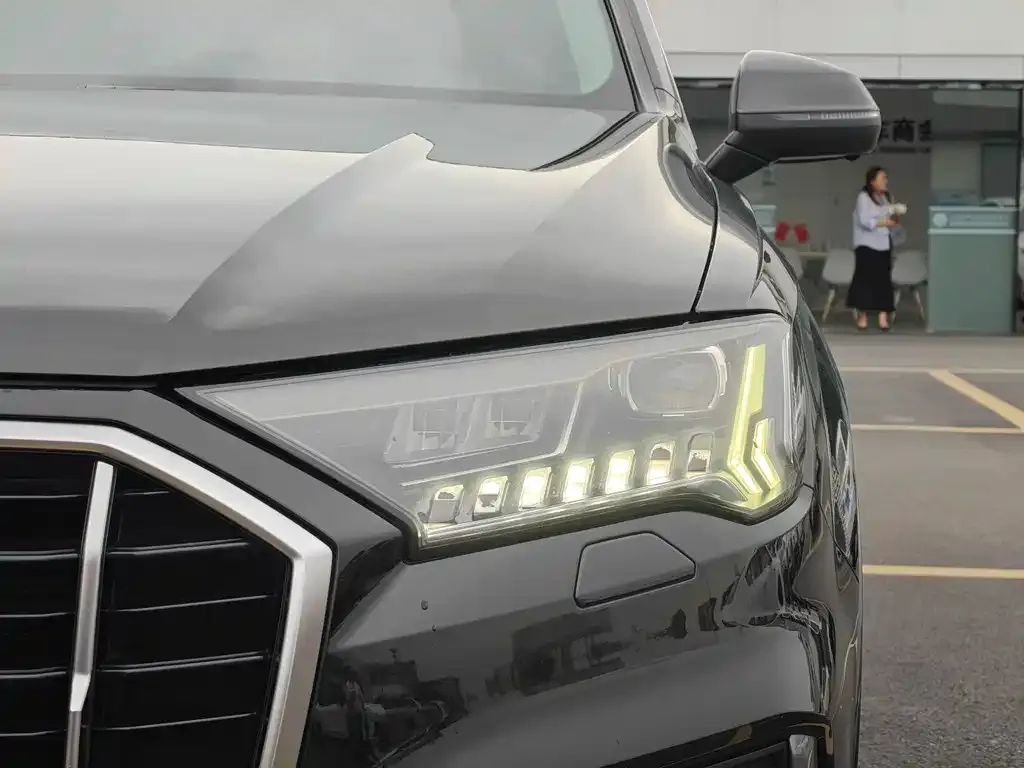Audi Q7 2021 из CN, фото 3