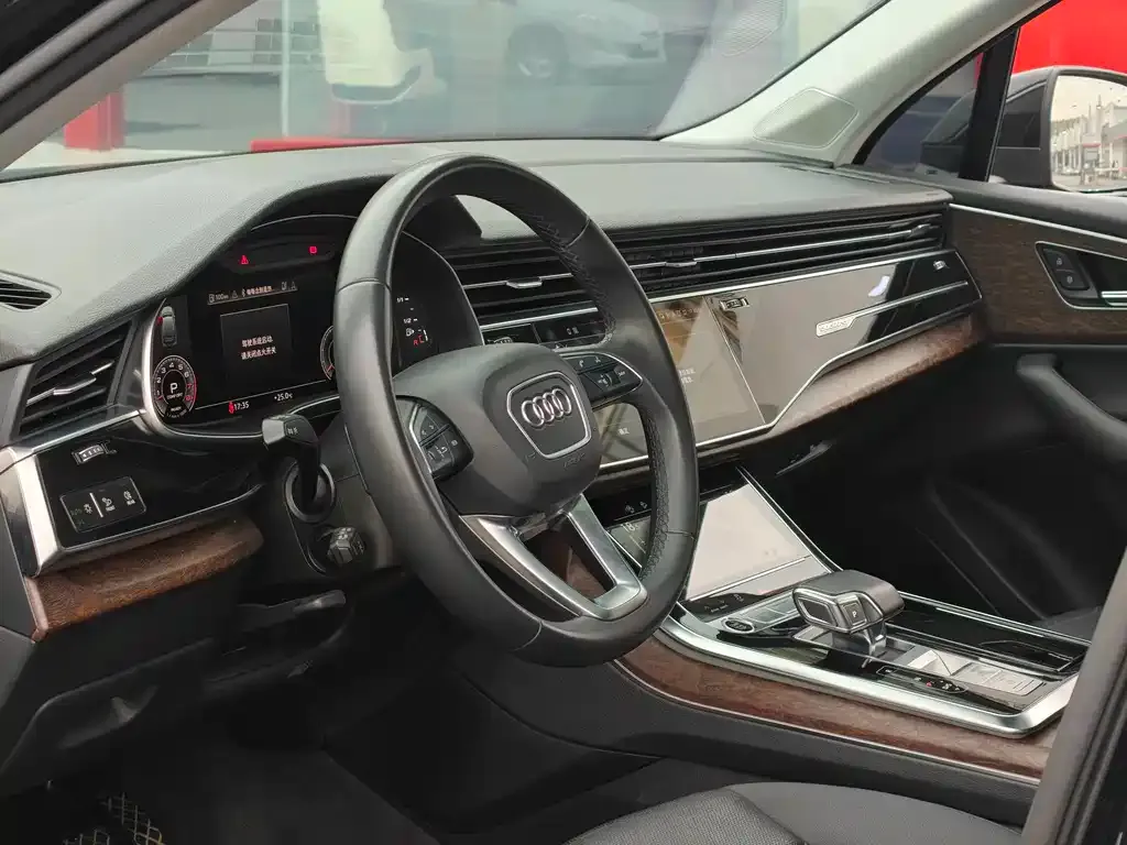 Audi Q7 2021 из CN, фото 9