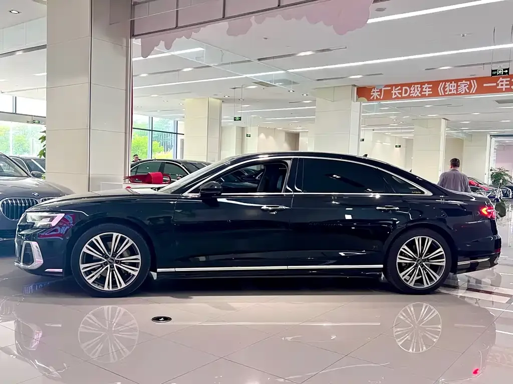 Audi A8 — фото 7