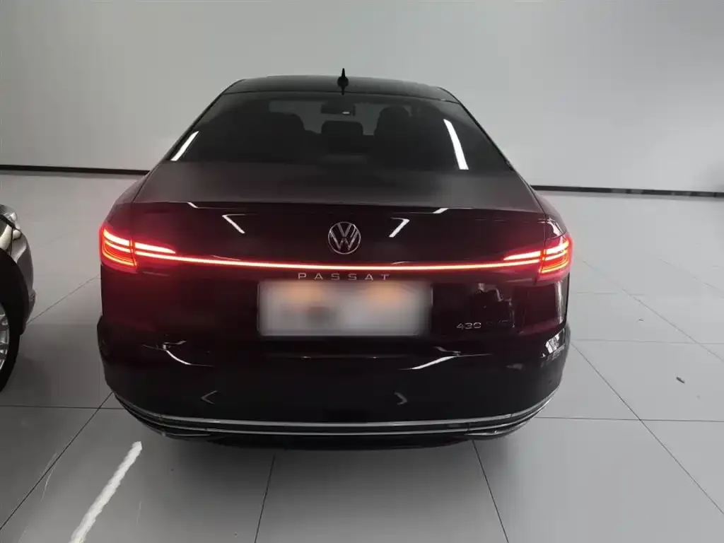 Volkswagen Passat New Energy — фото 10