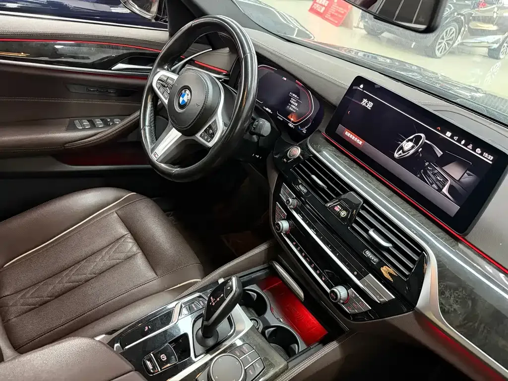BMW 5 Series — фото 10