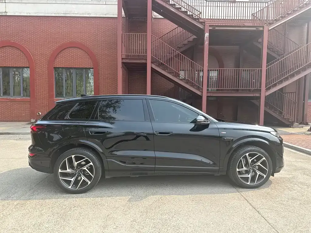 Audi Q6L e-tron — фото 3