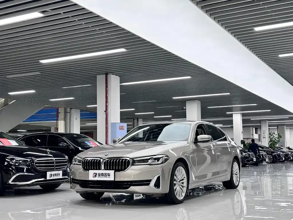 BMW 5 Series — фото 1