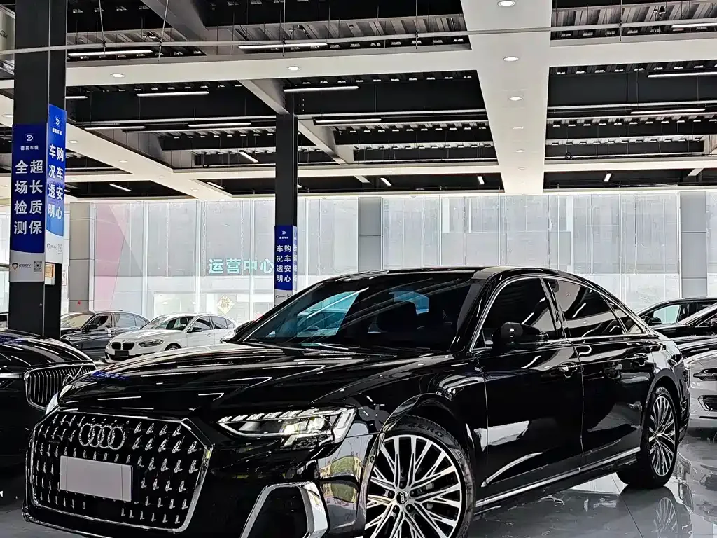 Audi A8 — фото 1