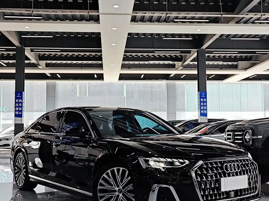 Audi A8 — фото 6
