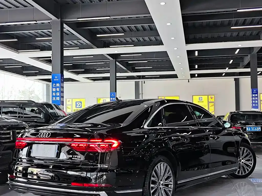 Audi A8 — фото 3
