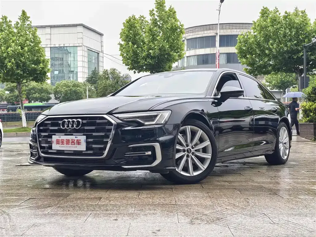 Audi A6L — фото 1