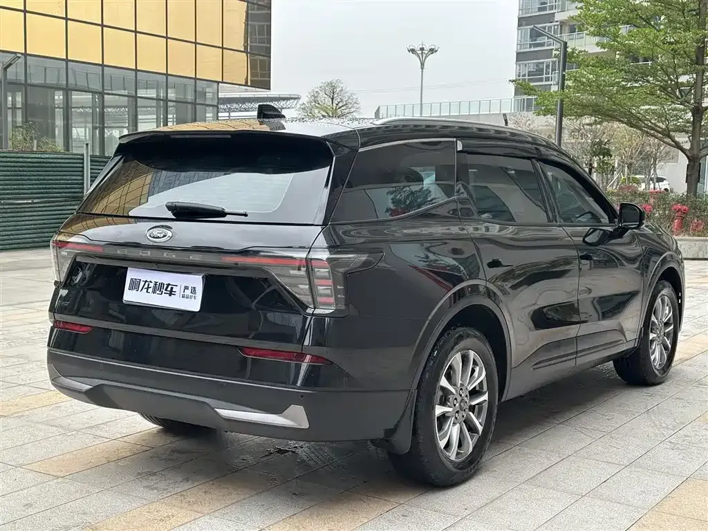 Ford Edge — фото 10