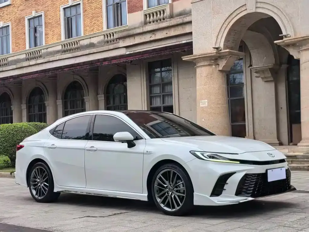 Toyota Camry — фото 4