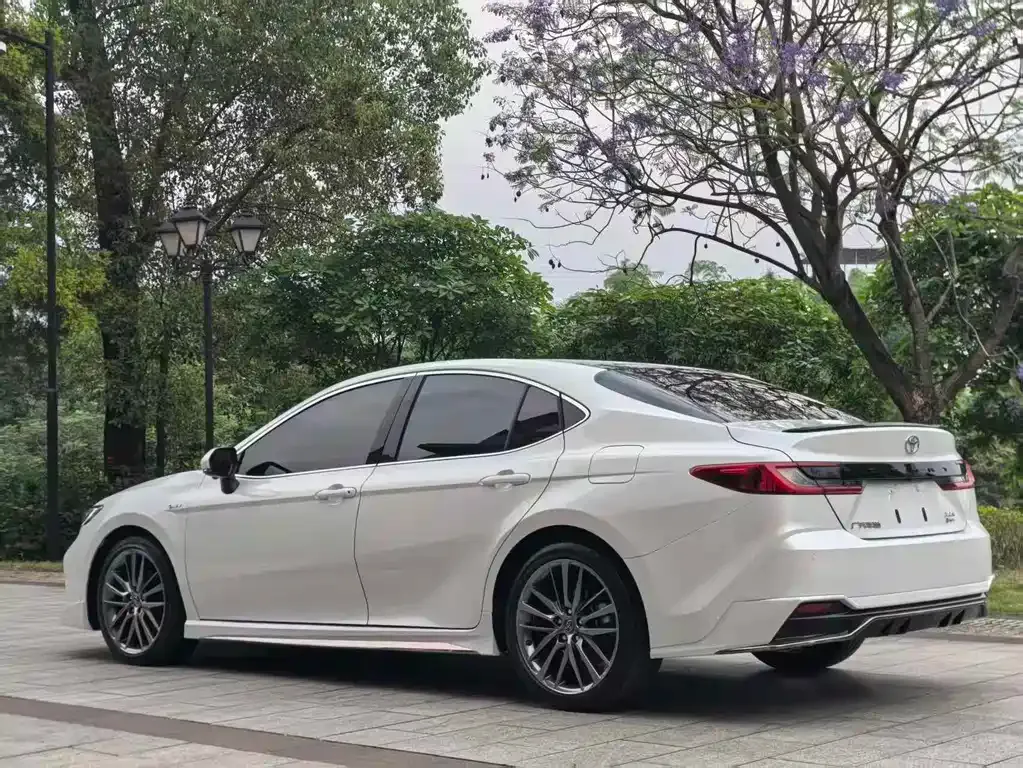 Toyota Camry — фото 8