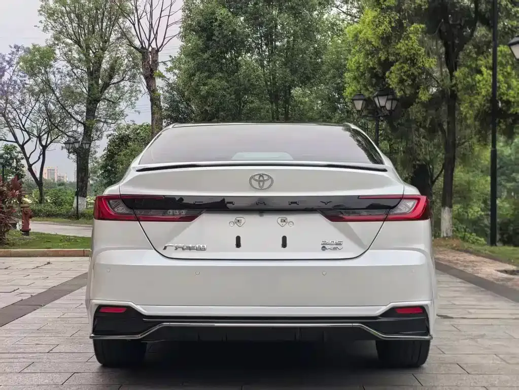 Toyota Camry — фото 7