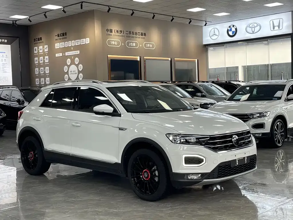 Volkswagen T-Roc — фото 10