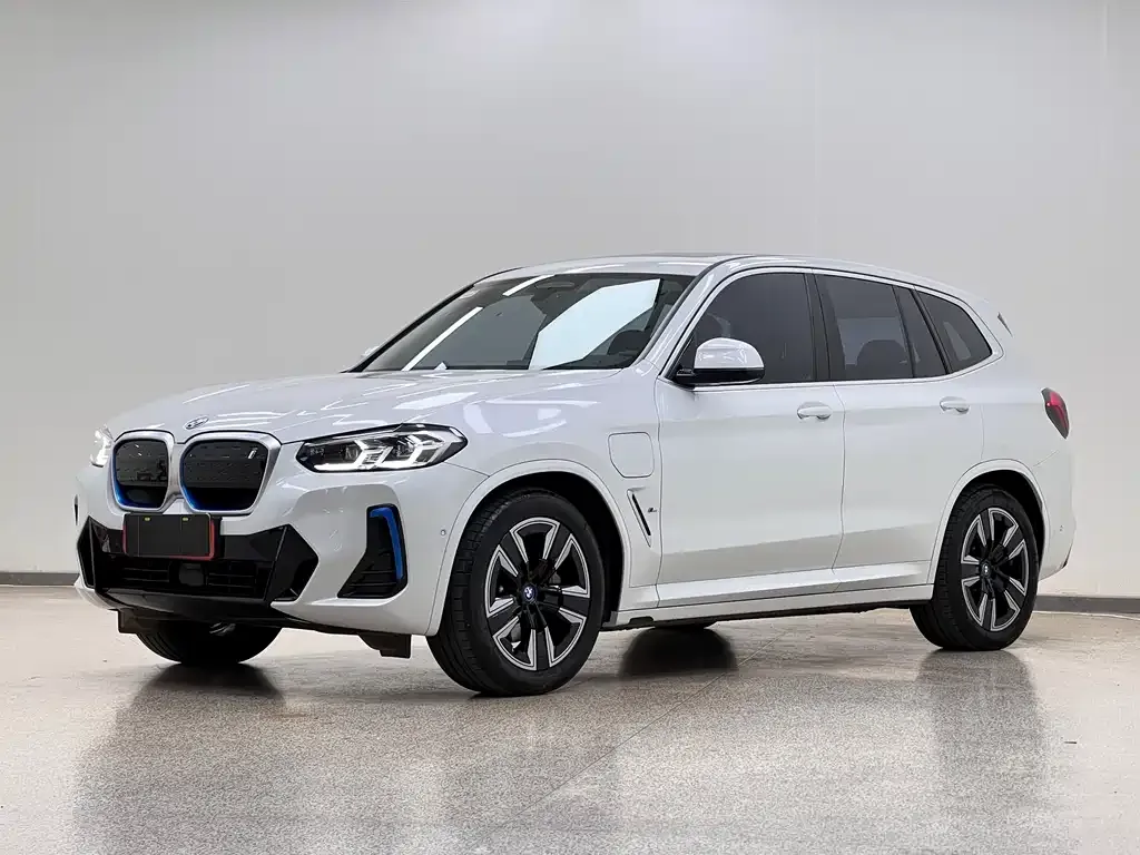 BMW iX3 — фото 1