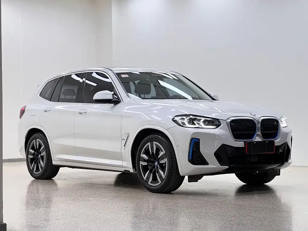 BMW iX3 — фото 9