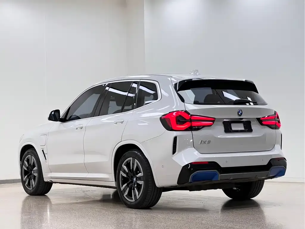 BMW iX3 — фото 6
