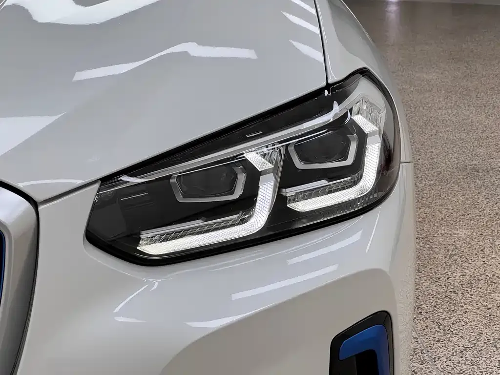 BMW iX3 — фото 10