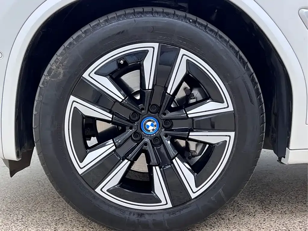 BMW iX3 — фото 2