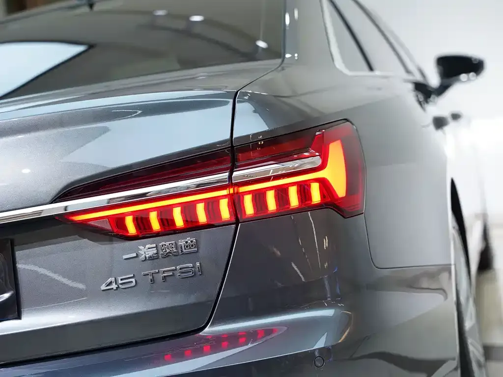 Audi A6L — фото 10