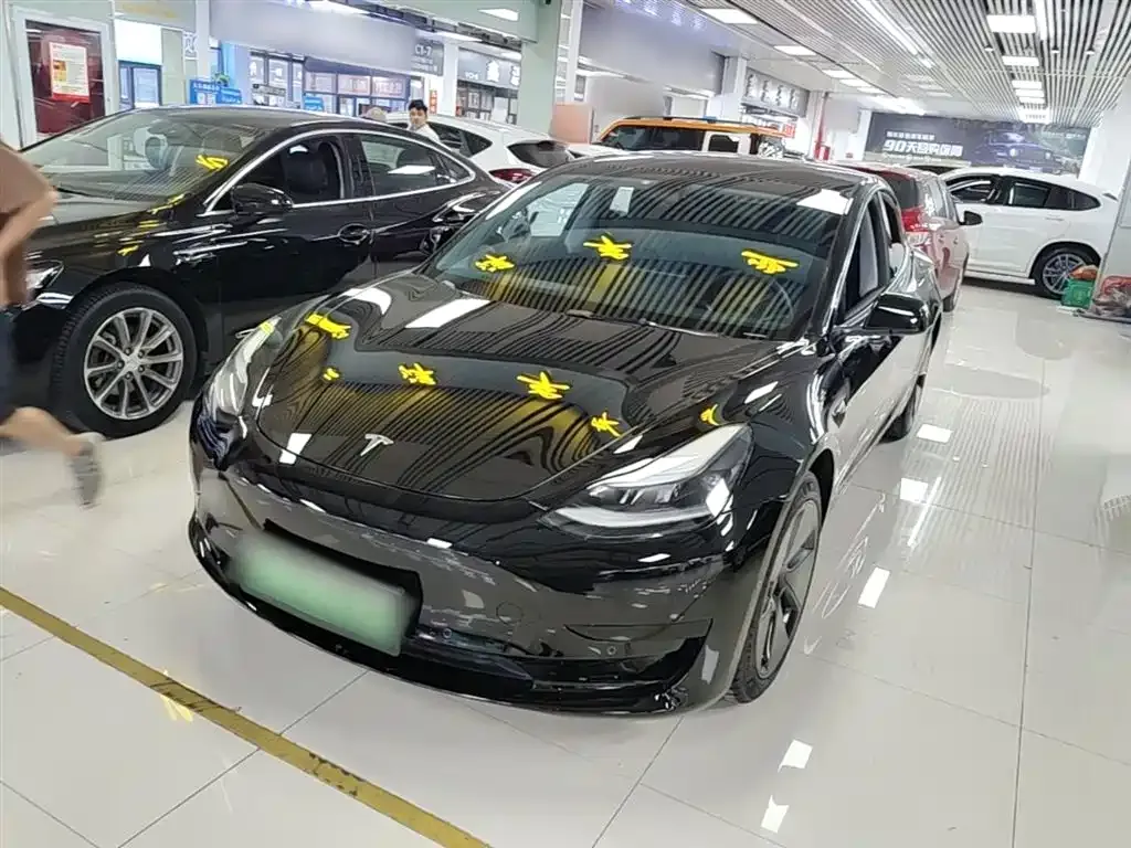 Tesla Model 3 — фото 1