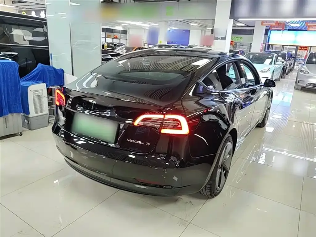 Tesla Model 3 — фото 3