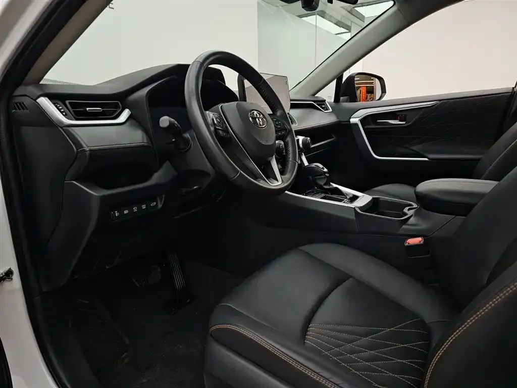 Toyota RAV4 2024 из CN, фото 2